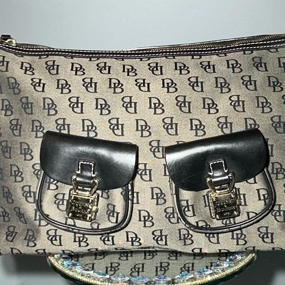 Dooney & Bourke Black and Tan Tote Bag Approx. 18” x 10” x 5.5” - Picture 4 of 16
